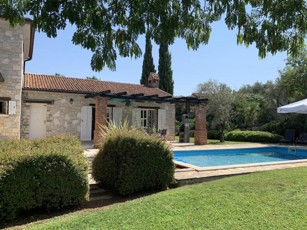 Sveti Lovreč Pazenatički Villa Melissa - Istrisches Steinhaus Mit Pool In Guter Lage מראה חיצוני תמונה